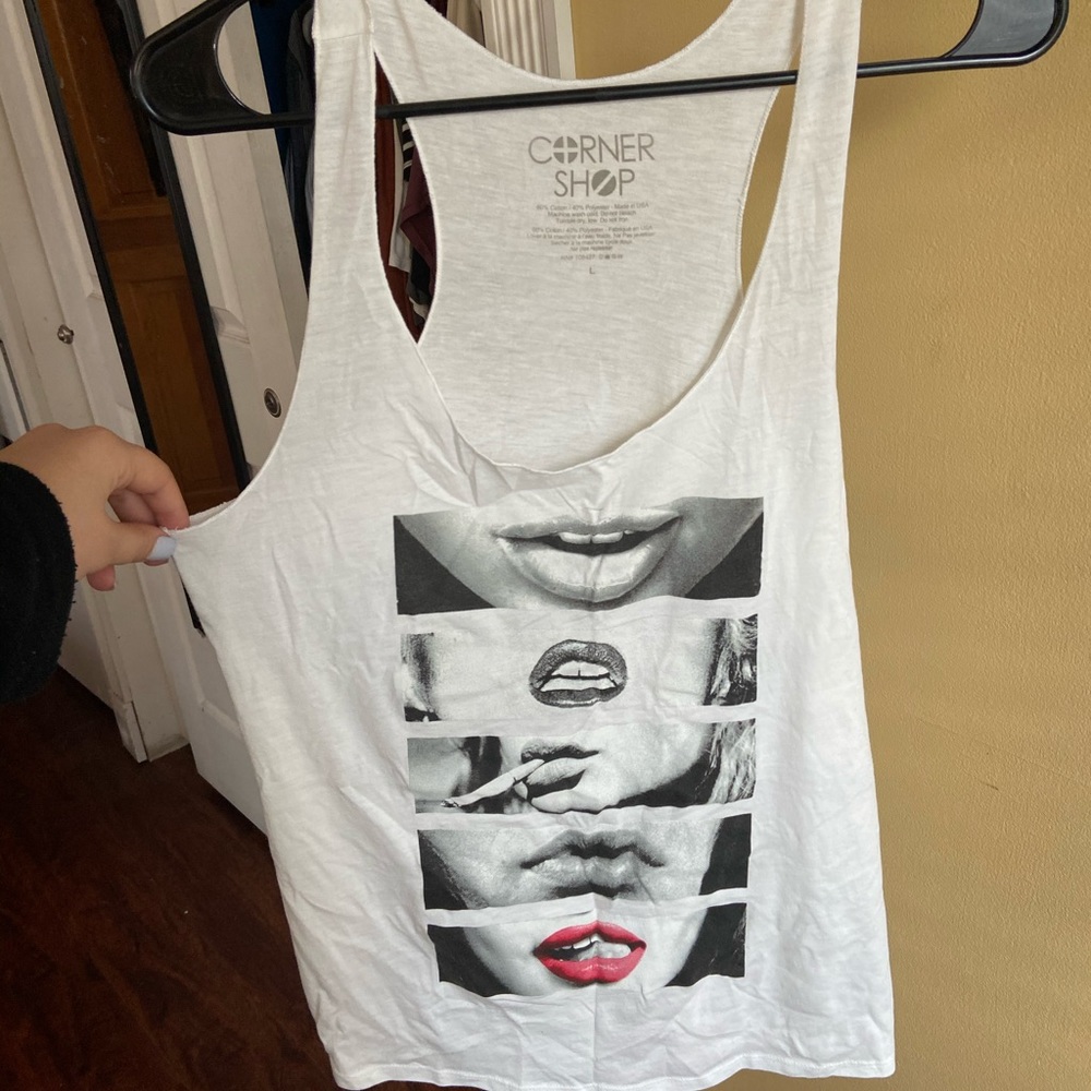 GRAPHIC LIPS TANK TOP